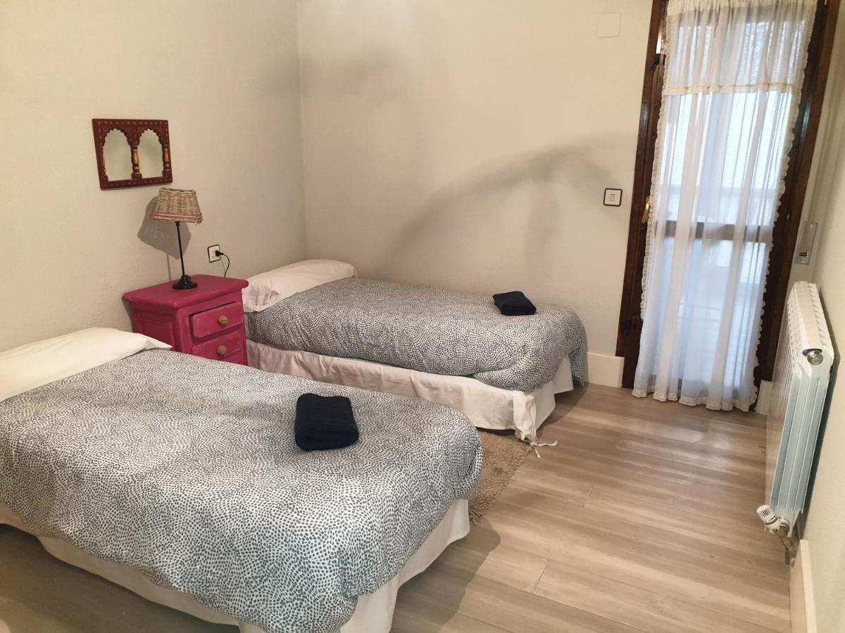 Apartamento Los Valles Jaca Exterior foto